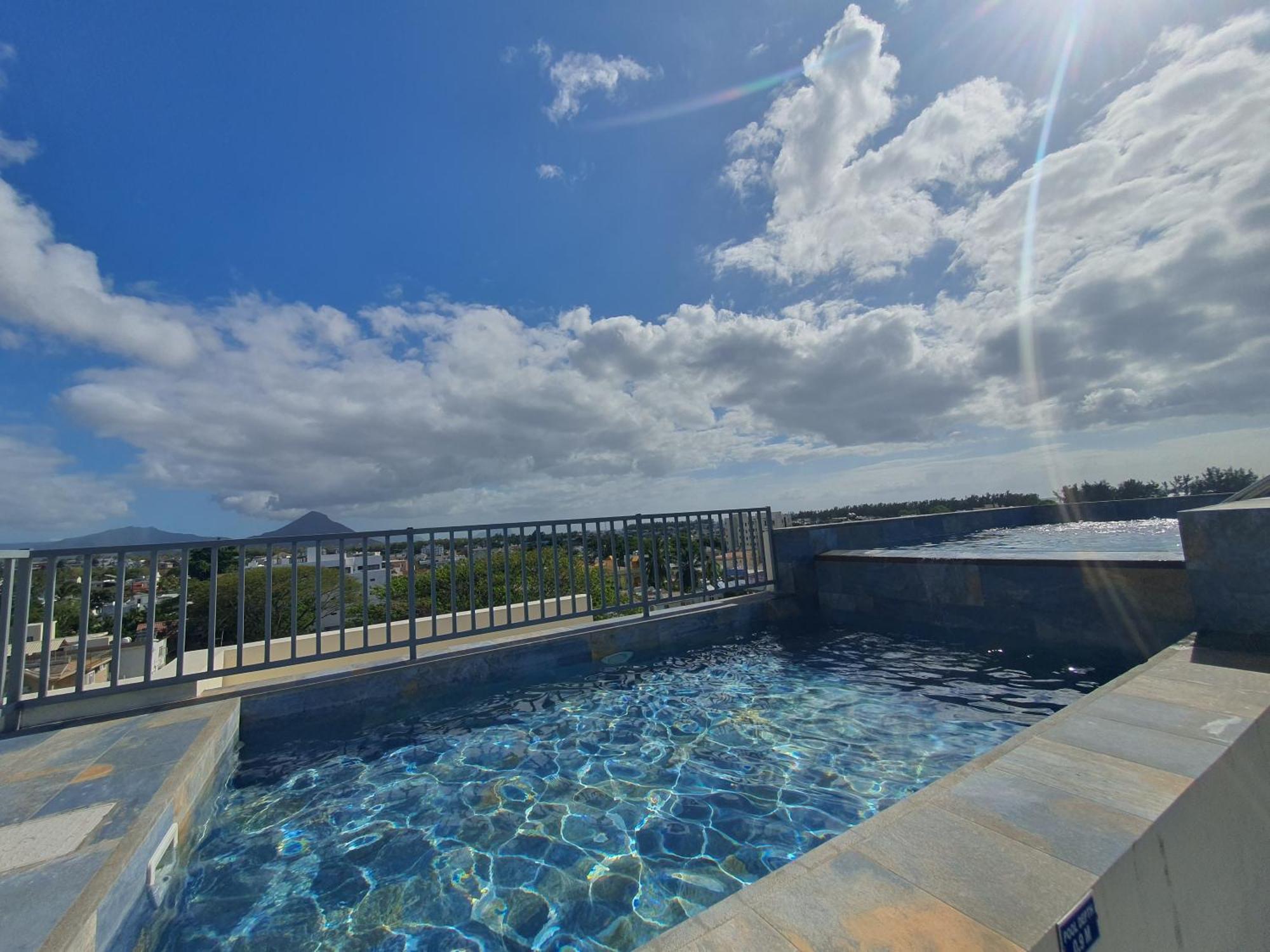 Luxury Retreat At Aqua Breeze Apartment, Flic En Flac Exterior photo