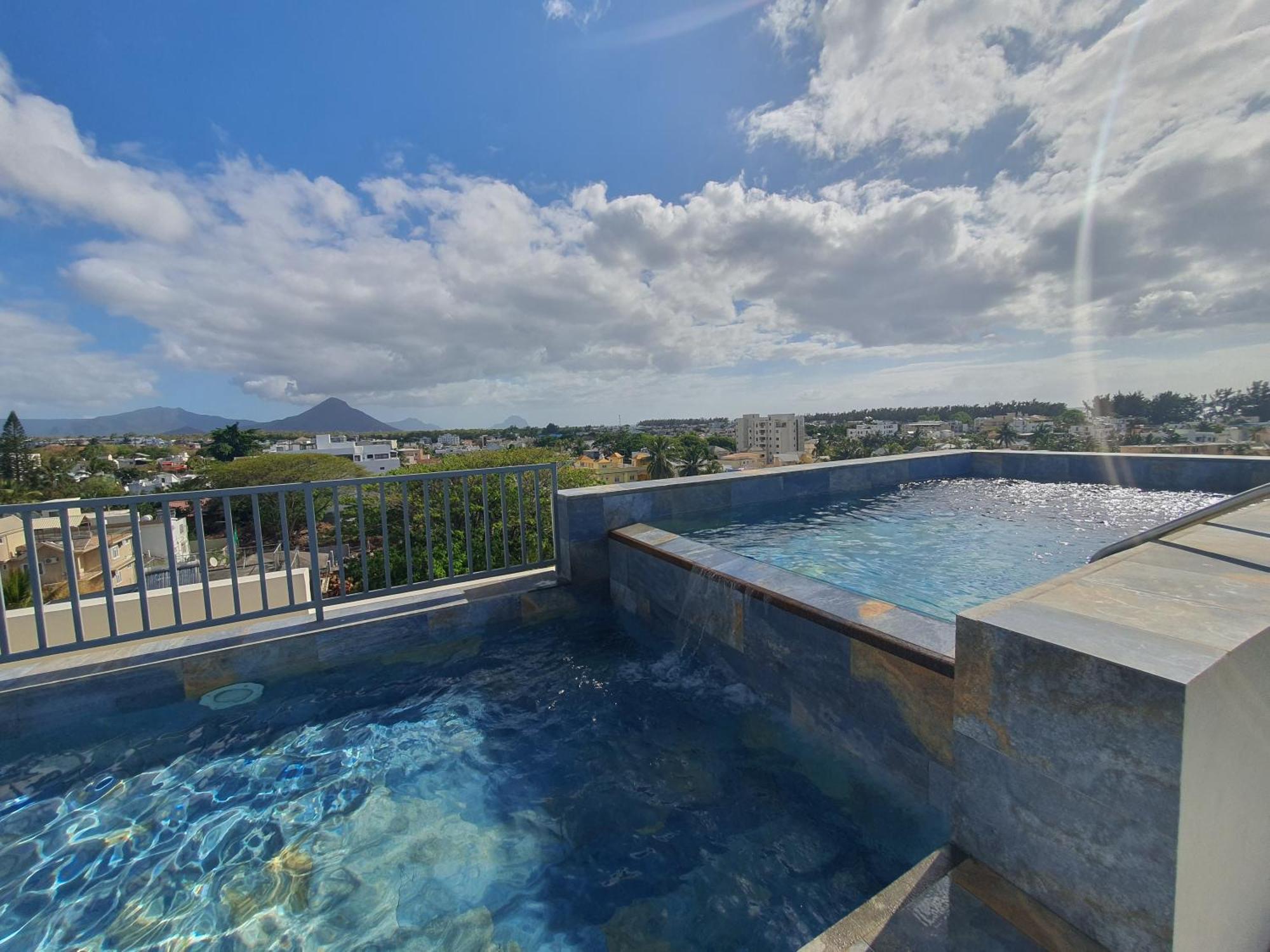 Luxury Retreat At Aqua Breeze Apartment, Flic En Flac Exterior photo